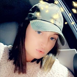 Meet your Posher, Emilee